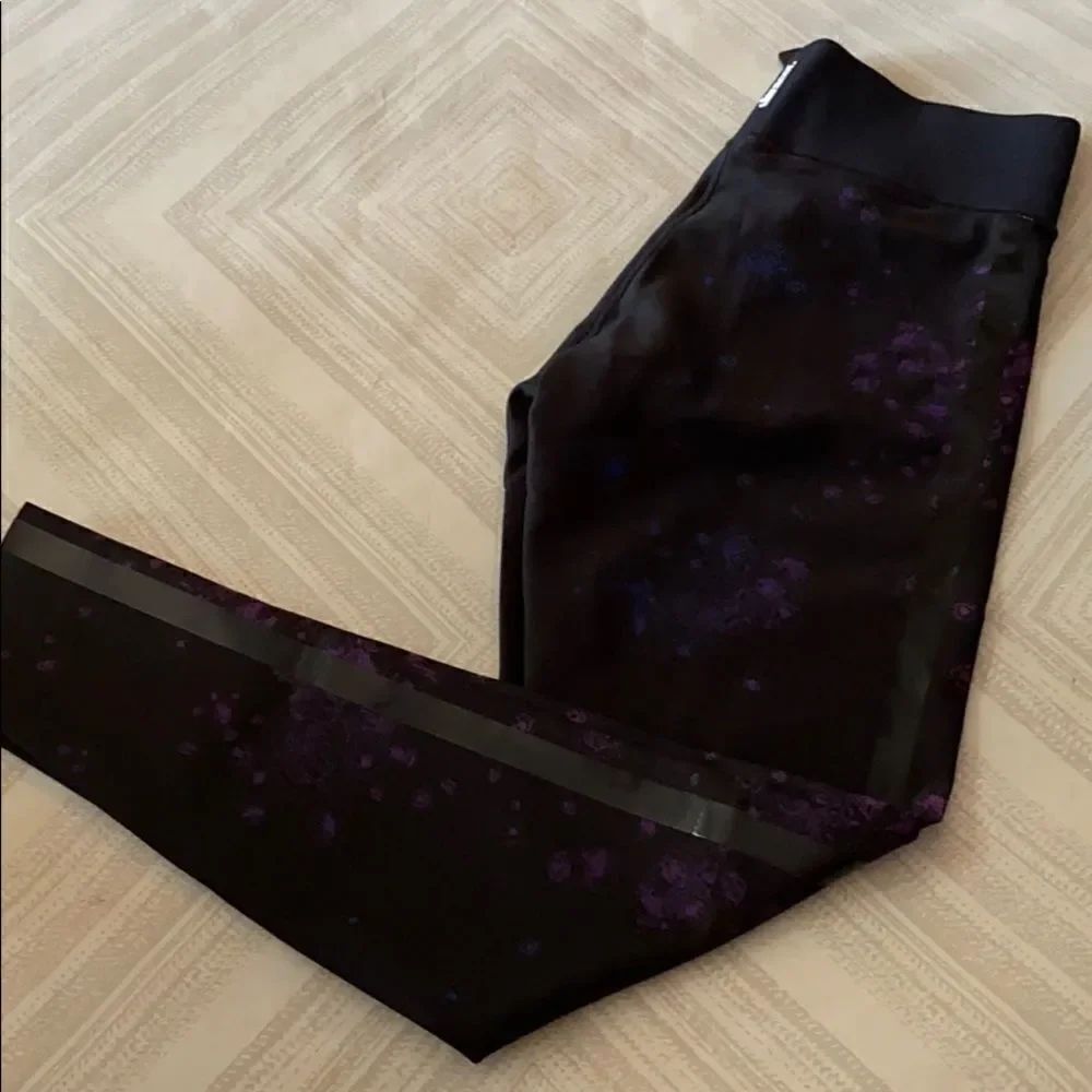 Ultracor Black Floral & Patent Side Stripe Leggings Size M